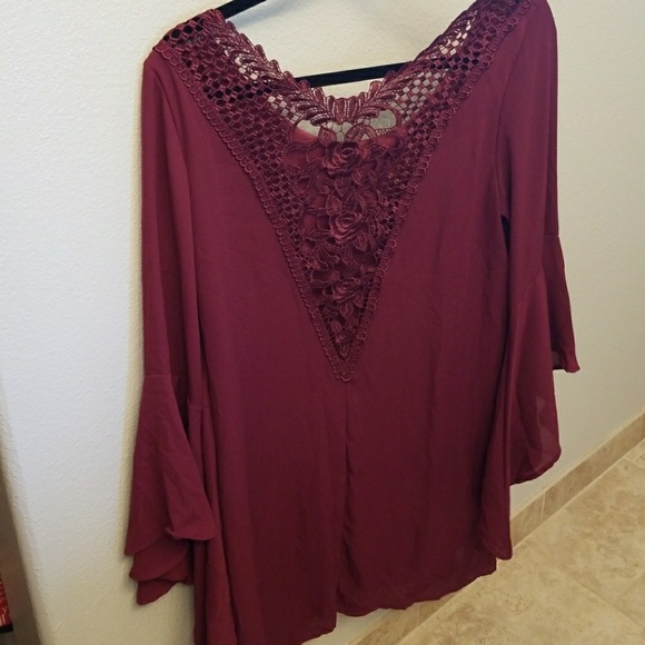 Maroon shift dress with lace detail - Picture 3 of 4